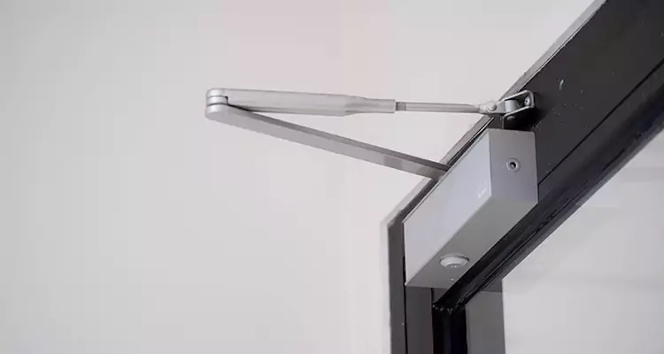 Screen Door Closer Repair in DeBary, FL