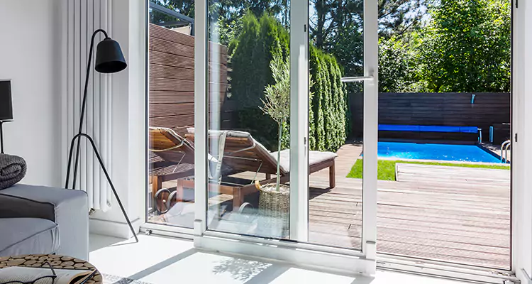 Fixing A Sliding Screen Door Roller in DeBary, FL